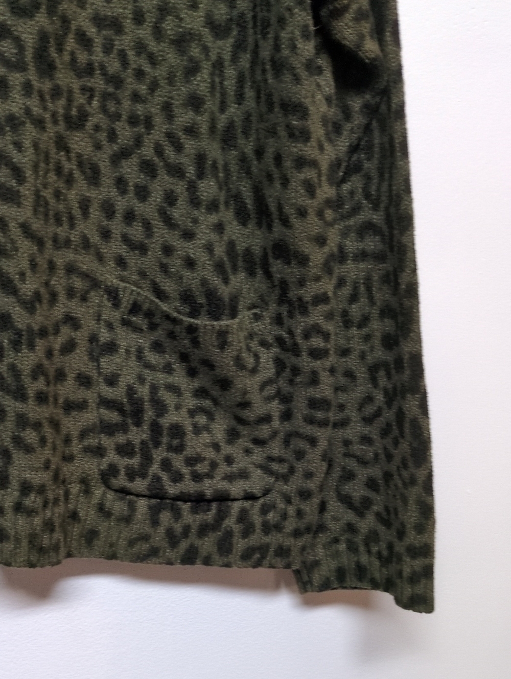 J.Jill Olive Green Leopard Print V-Neck Button Front Cardigan Size L - Picture 4 of 8